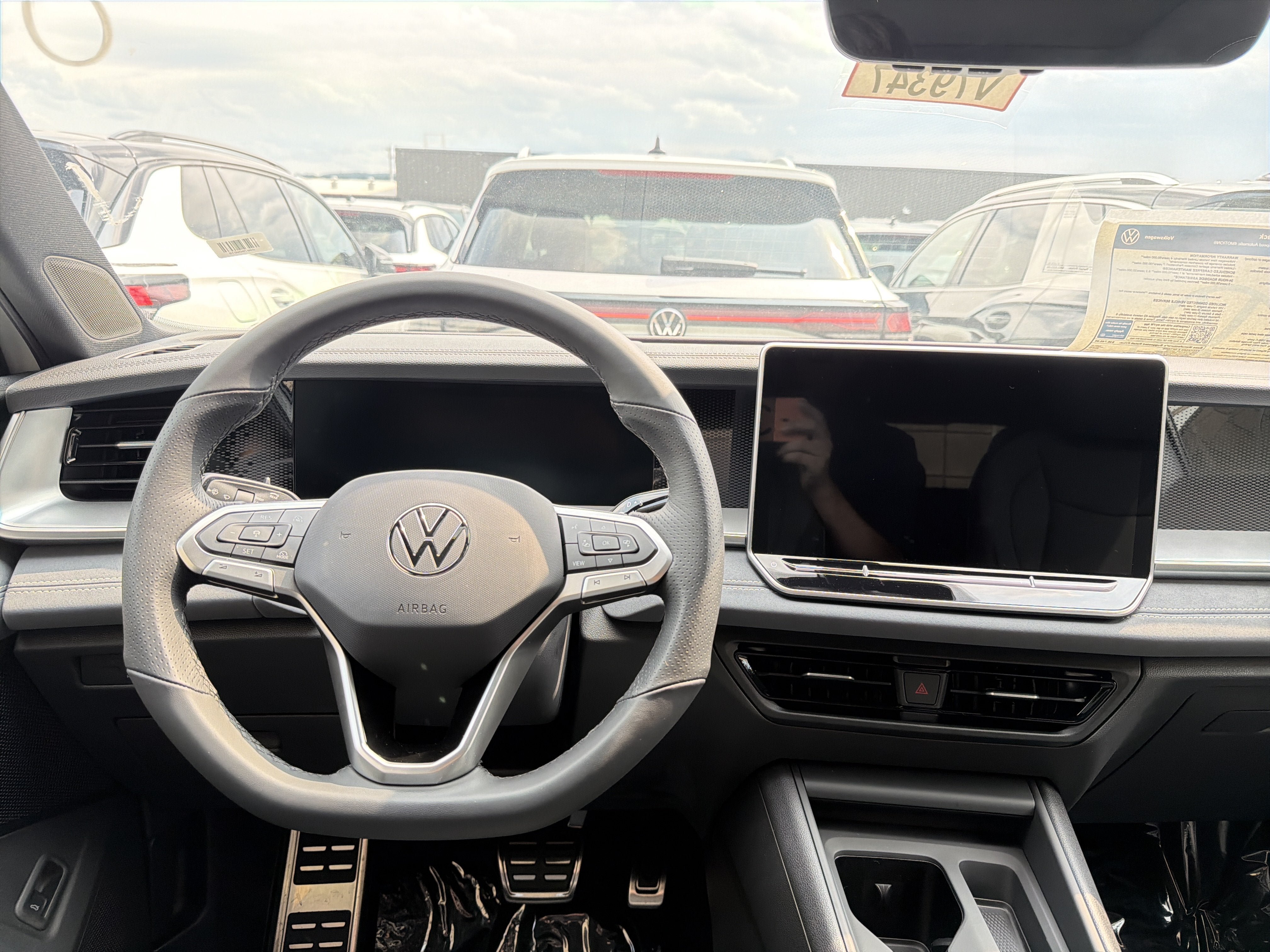 New 2026 Volkswagen Tiguan SE R-Line AWD/4WD image 10