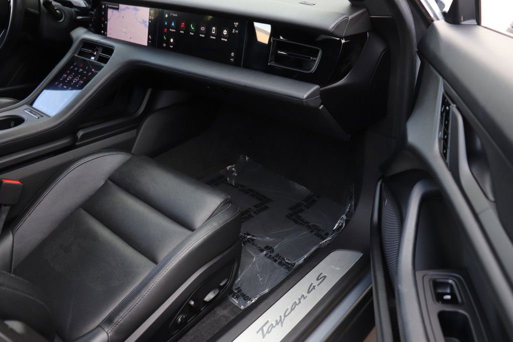 Used 2020 Porsche Taycan 4S image 31