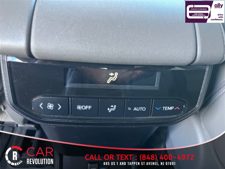 Used 2022 Toyota Highlander XLE AWD/4WD image 24
