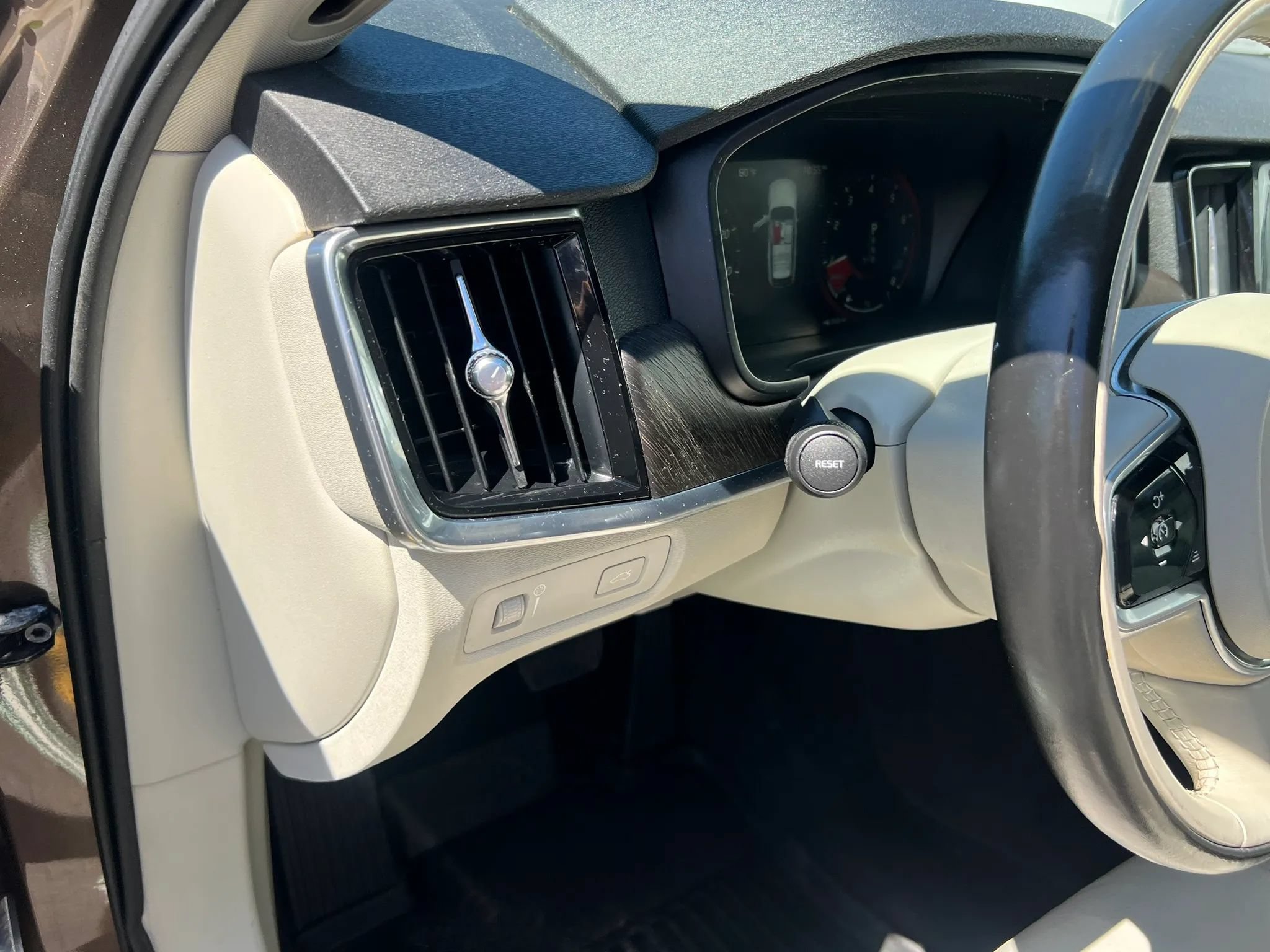 Used 2018 Volvo V90 T5 Cross Country w/ Convenience Package AWD/4WD image 13