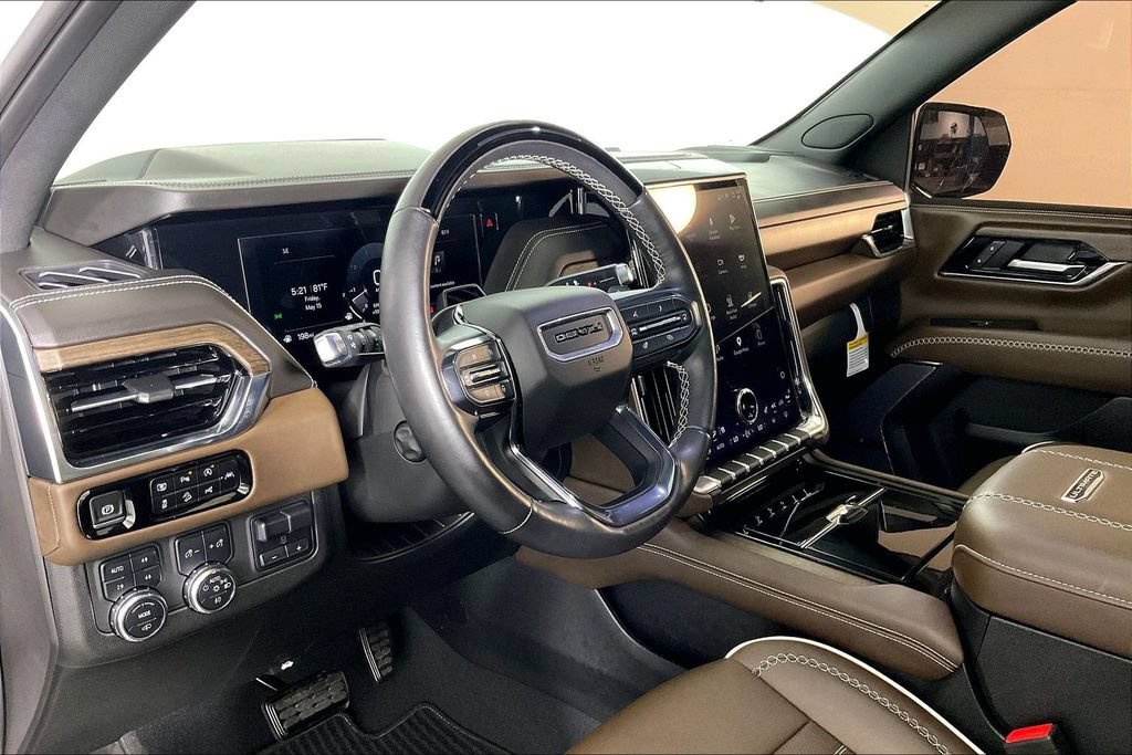 Used 2025 GMC Yukon Denali Ultimate AWD/4WD image 16