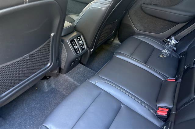 Certified 2025 Volvo XC40 B5 Core AWD/4WD image 12