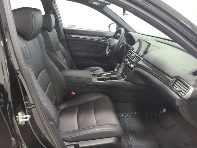 Used 2018 Honda Accord Sport image 9
