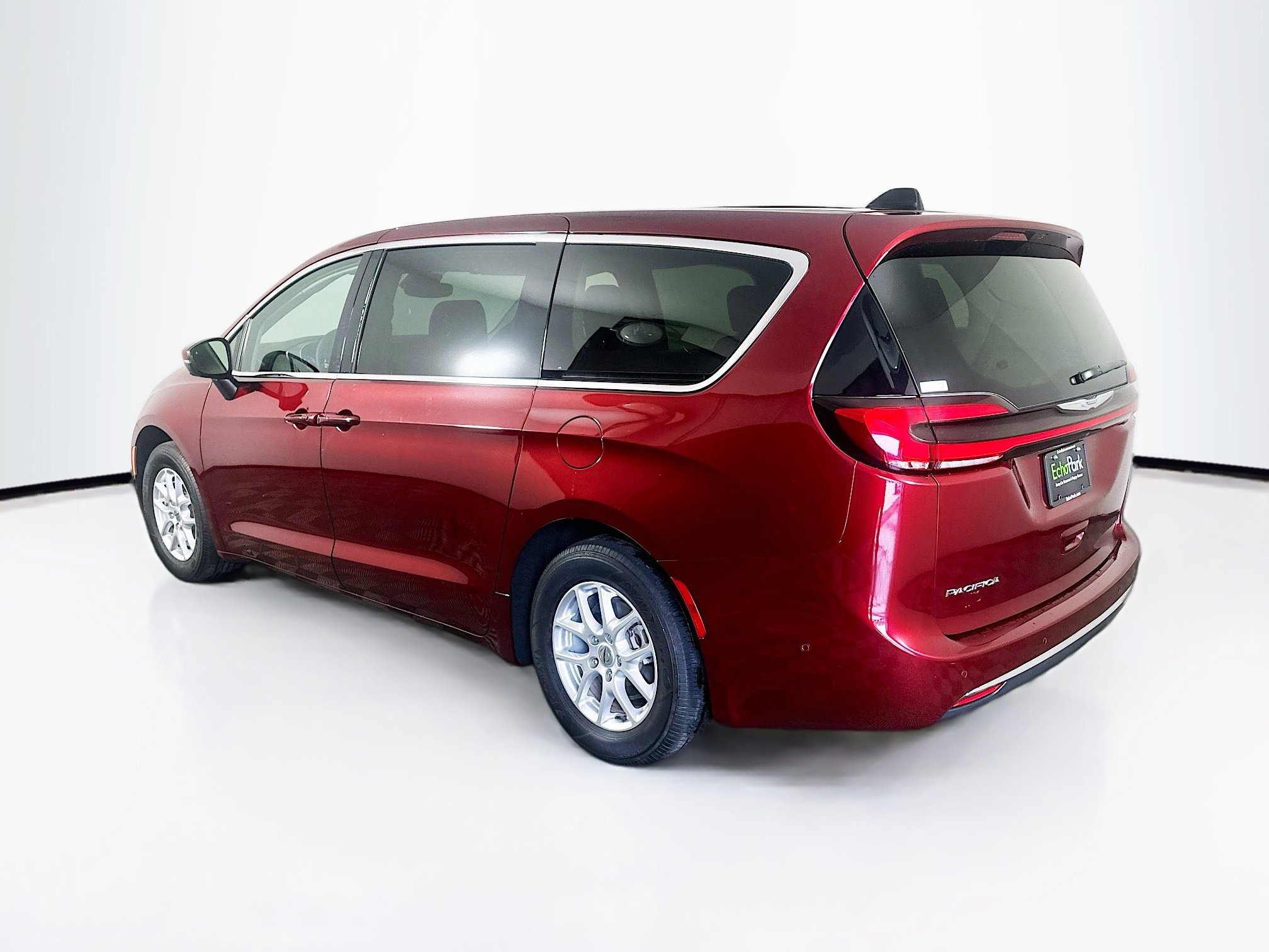 Used 2023 Chrysler Pacifica Touring-L image 5