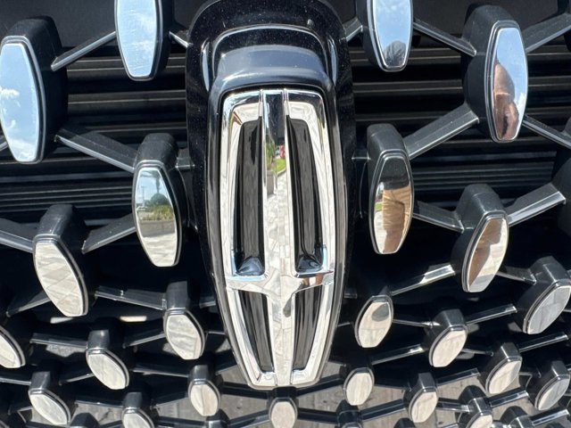 New 2025 Lincoln Corsair Reserve w/ Equipment Group 202A image 7