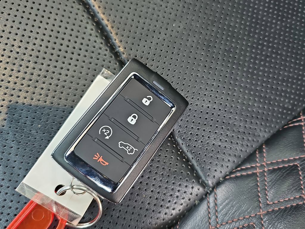 Used 2022 Jeep Grand Cherokee L Summit w/ Luxury Tech Group V image 39