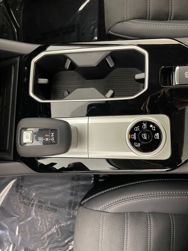 New 2025 Mitsubishi Outlander SE image 13