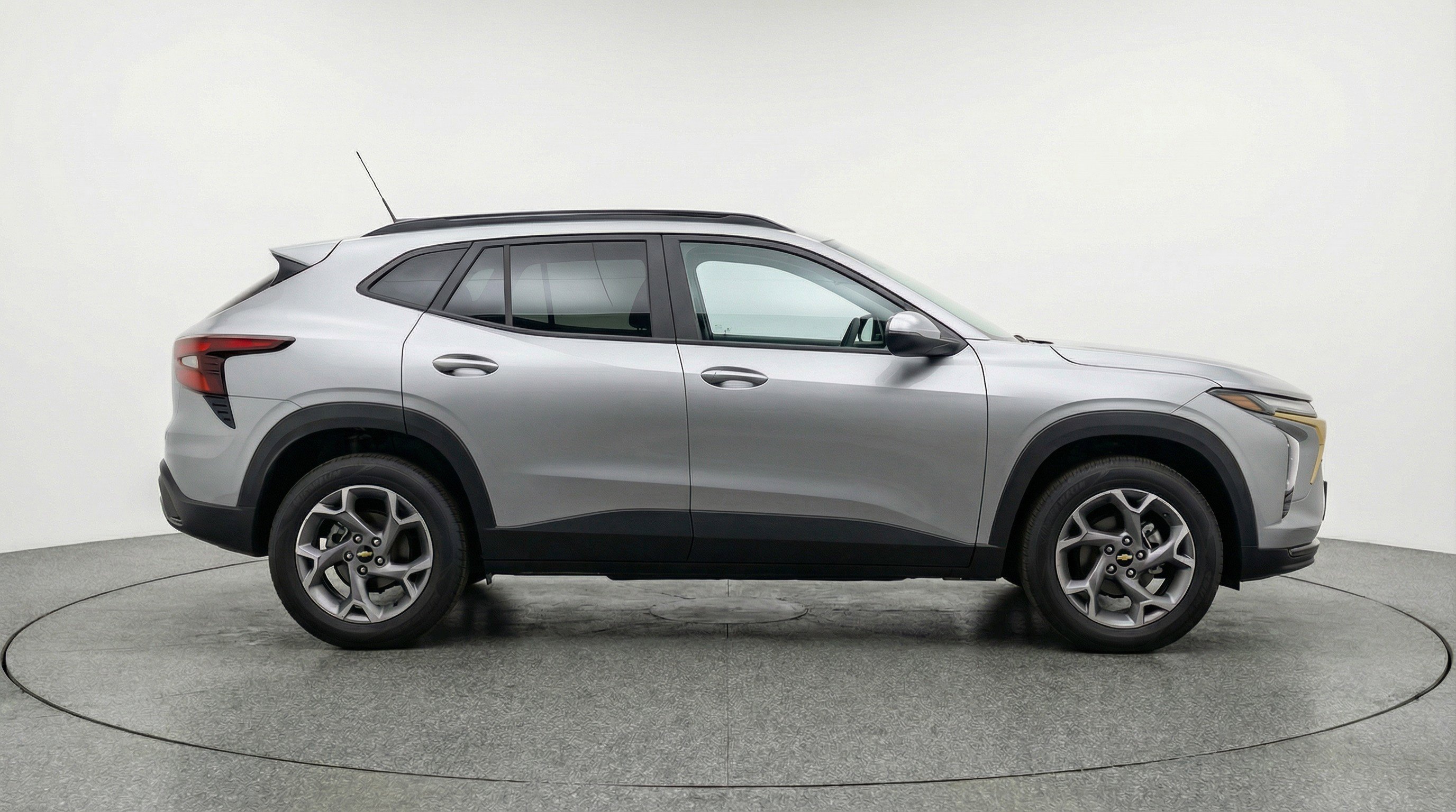 Used 2025 Chevrolet Trax LT w/ LT Convenience Package FWD image 11