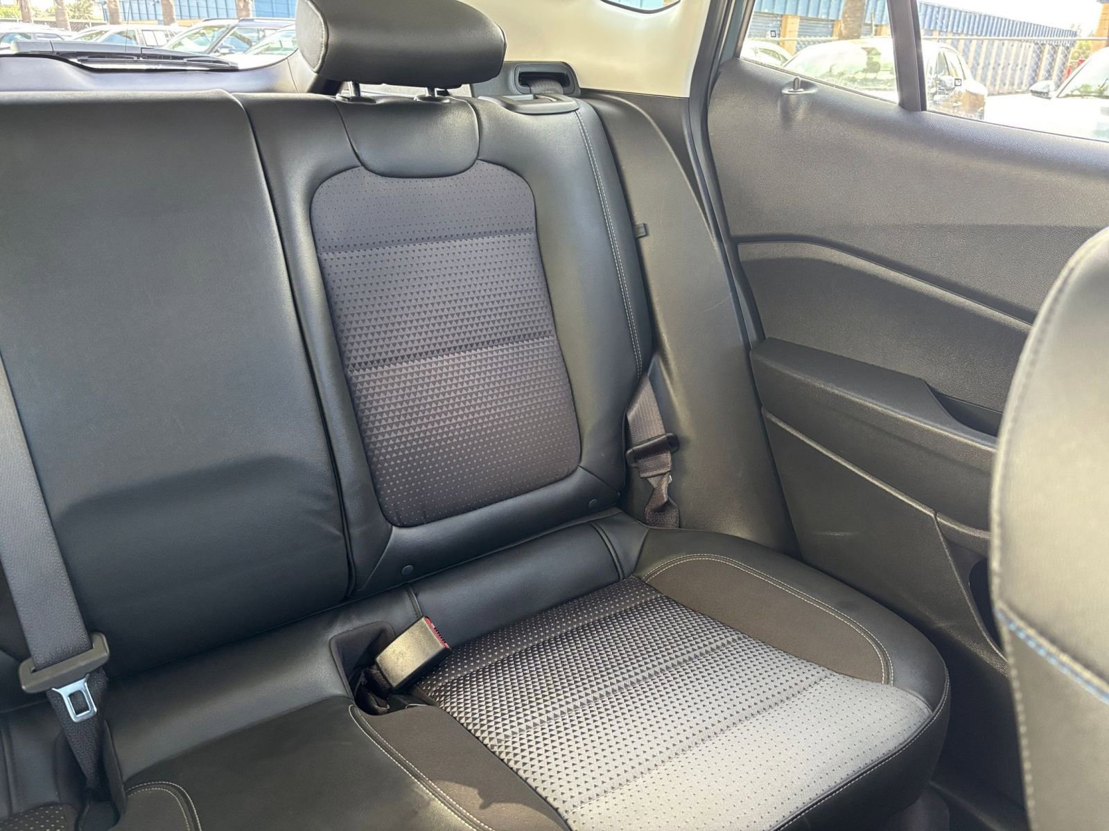 Used 2025 Chevrolet Trax LT FWD image 36