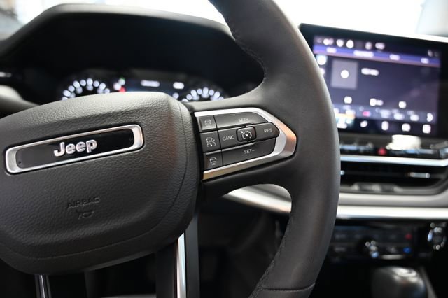 Used 2023 Jeep Compass Limited image 25