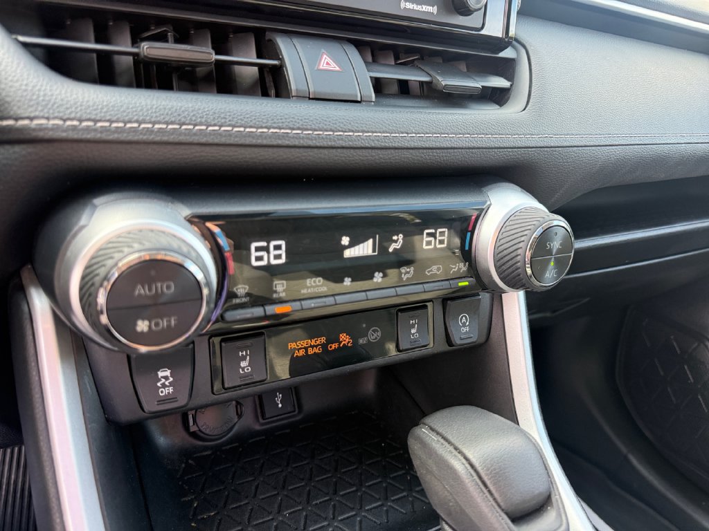 Used 2021 Toyota RAV4 XLE w/ Convenience Package AWD/4WD image 23