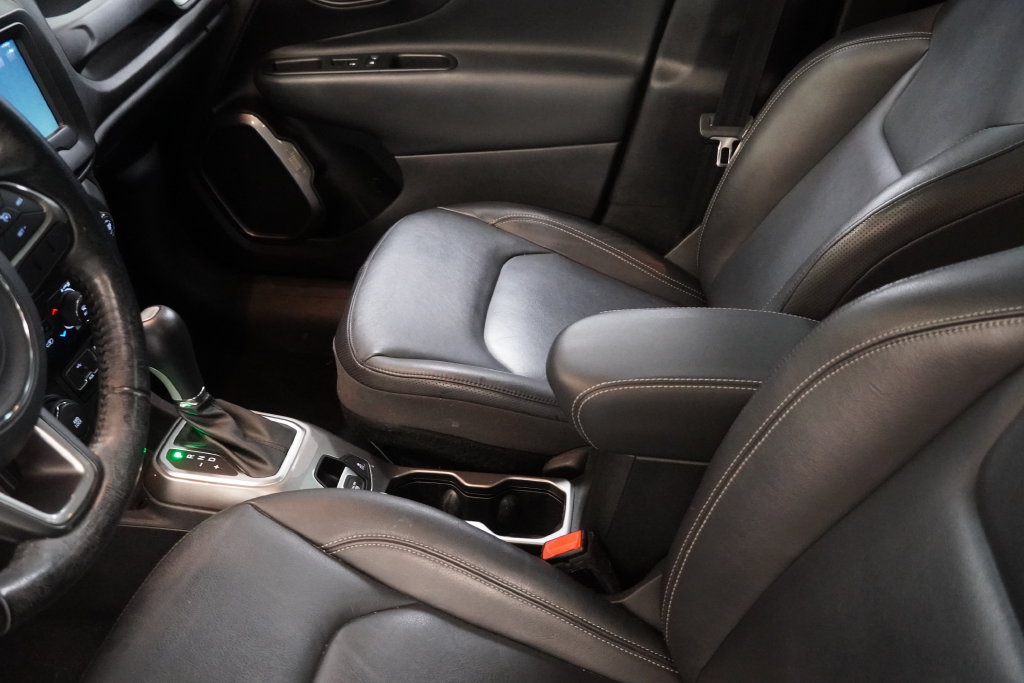 Used 2018 Jeep Renegade Limited AWD/4WD image 8