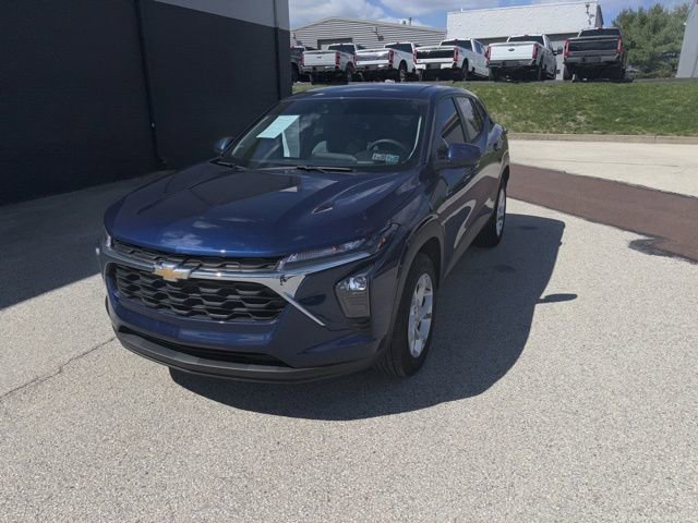 Used 2024 Chevrolet Trax LS w/ LS Convenience Package FWD image 5