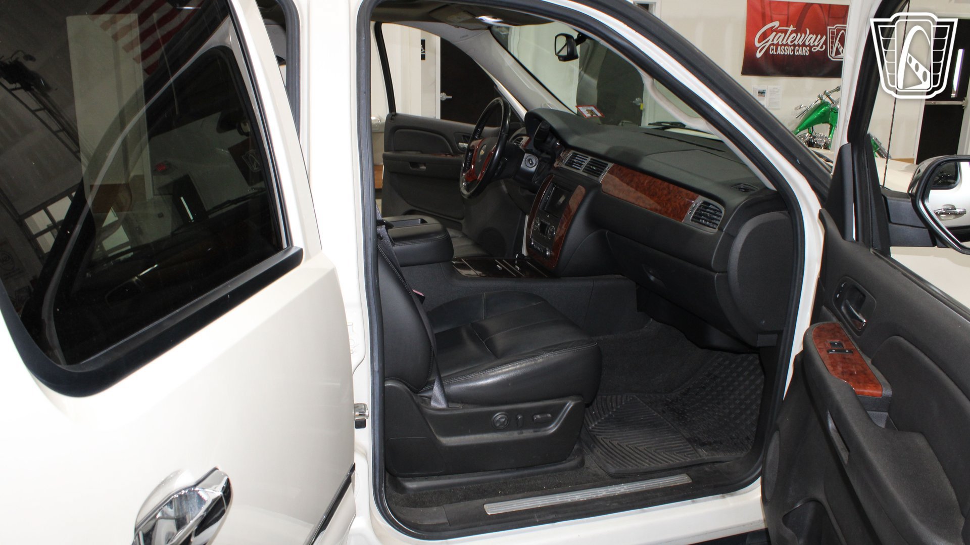 Used 2008 Chevrolet Avalanche LTZ w/ LTZ Preferred Equipment Group AWD/4WD image 7