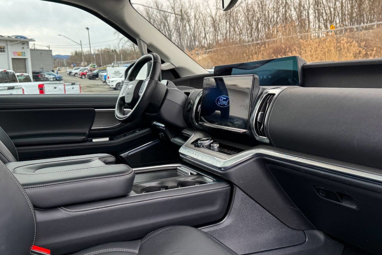 Used 2025 Ford Expedition Max Platinum image 14