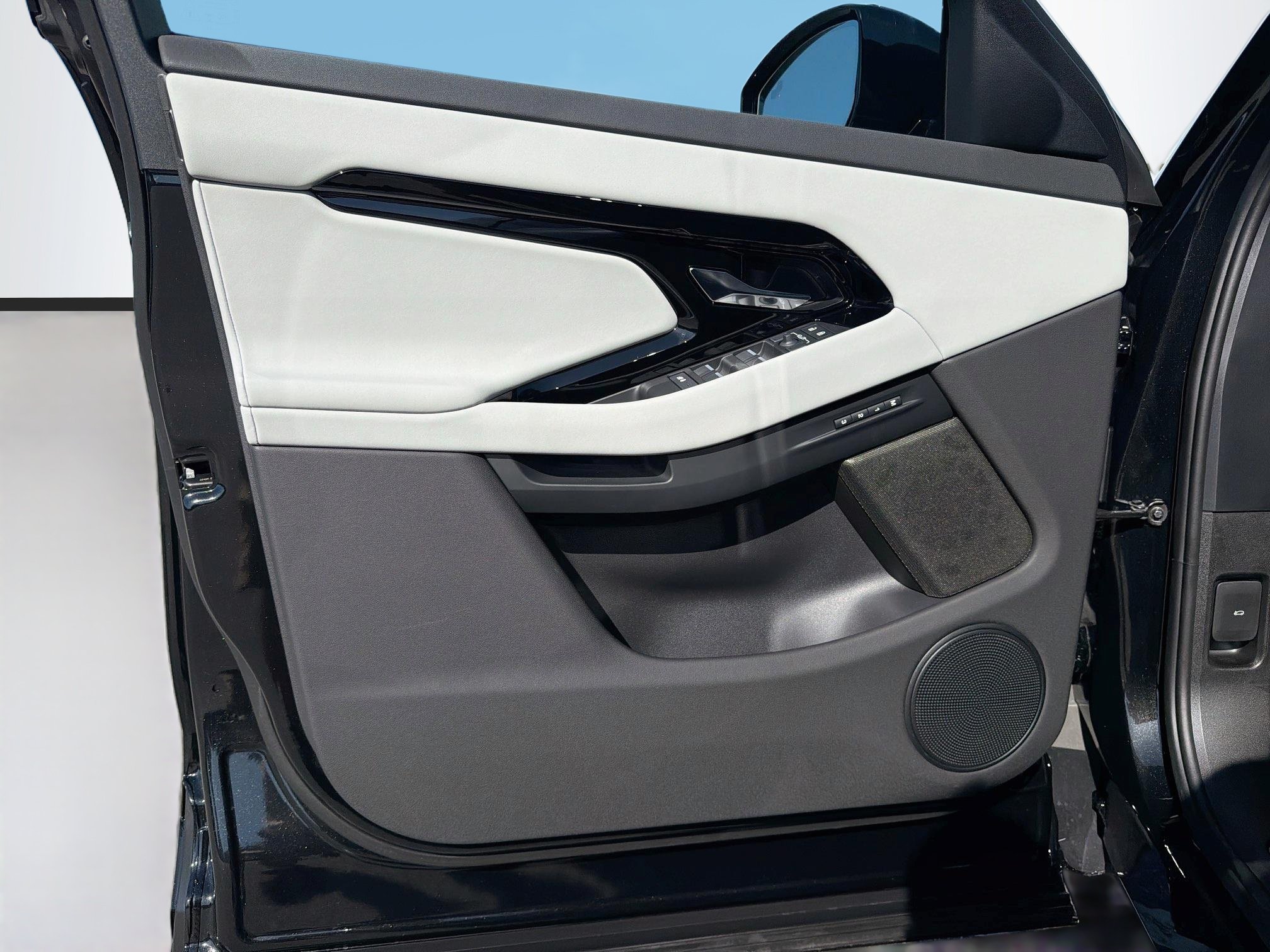 New 2026 Land Rover Range Rover Evoque Hoxton AWD/4WD image 21