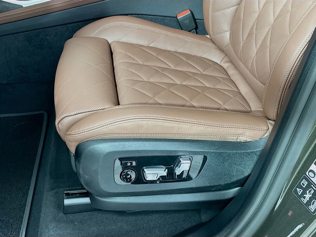 New 2026 BMW X7 xDrive40i w/ Premium Package image 21