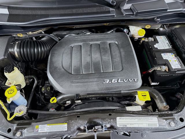 Used 2011 Chrysler Town & Country Touring-L w/ Entertainment Group #2 FWD image 29