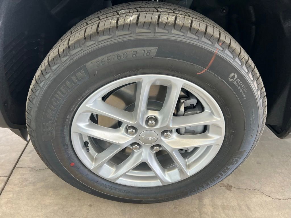 New 2025 Jeep Grand Cherokee L Laredo w/ Luxury Tech Group I image 33