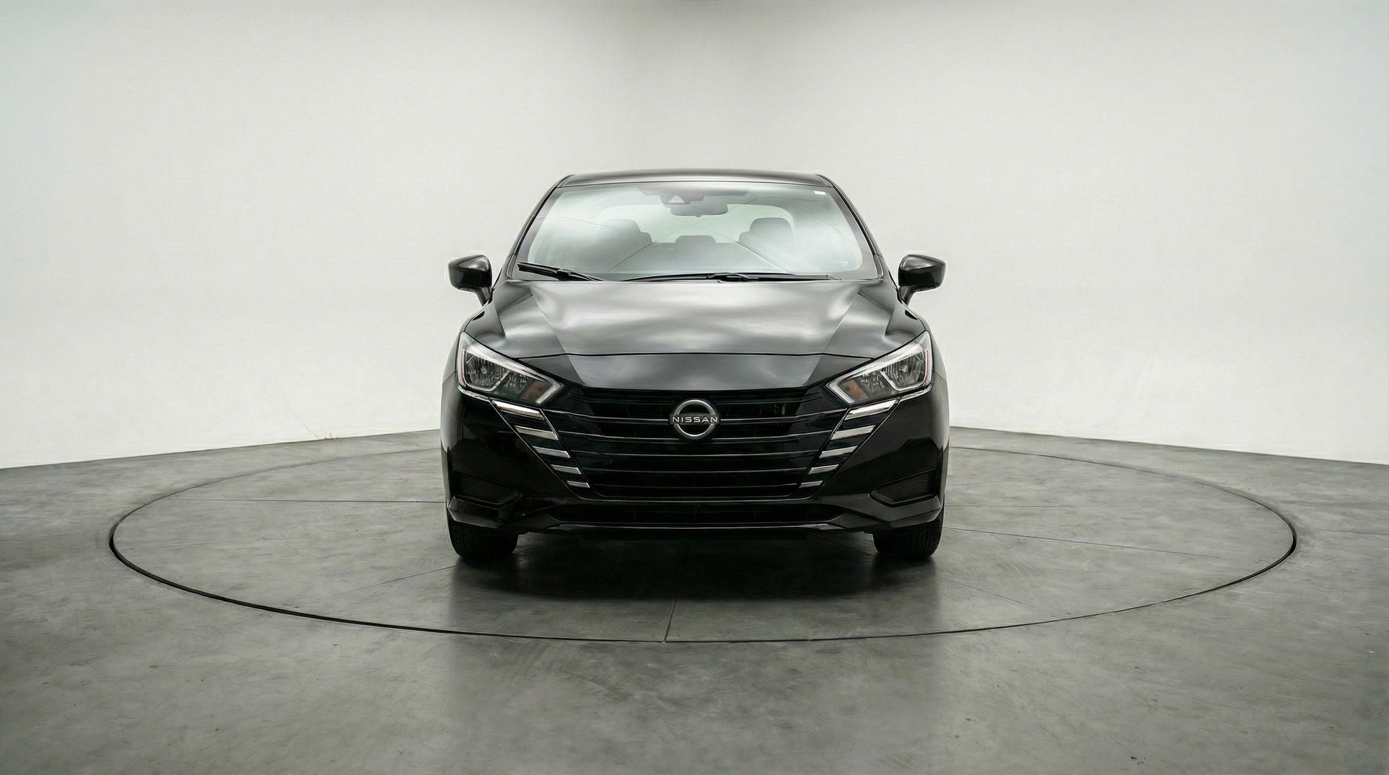 Used 2025 Nissan Versa SV image 2