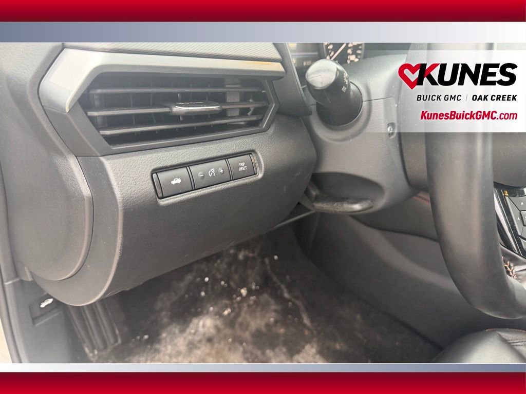 Used 2025 Nissan Altima 2.5 SR FWD image 10