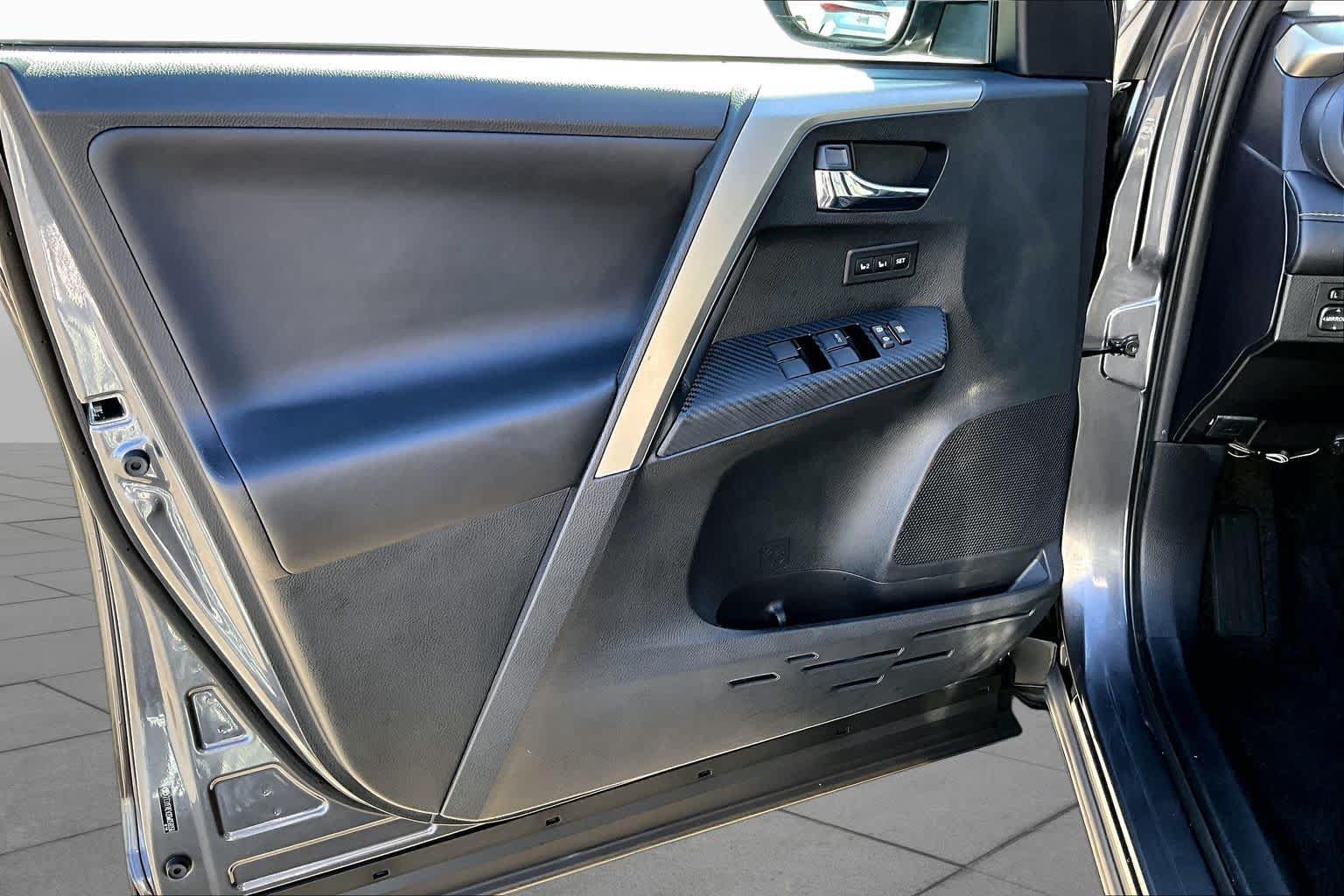 Used 2013 Toyota RAV4 Limited FWD image 20