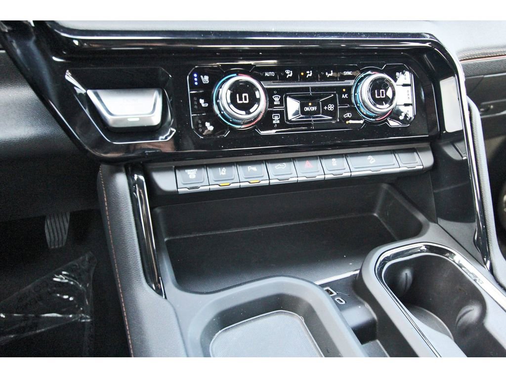 Used 2025 GMC Sierra 2500 AT4 image 24