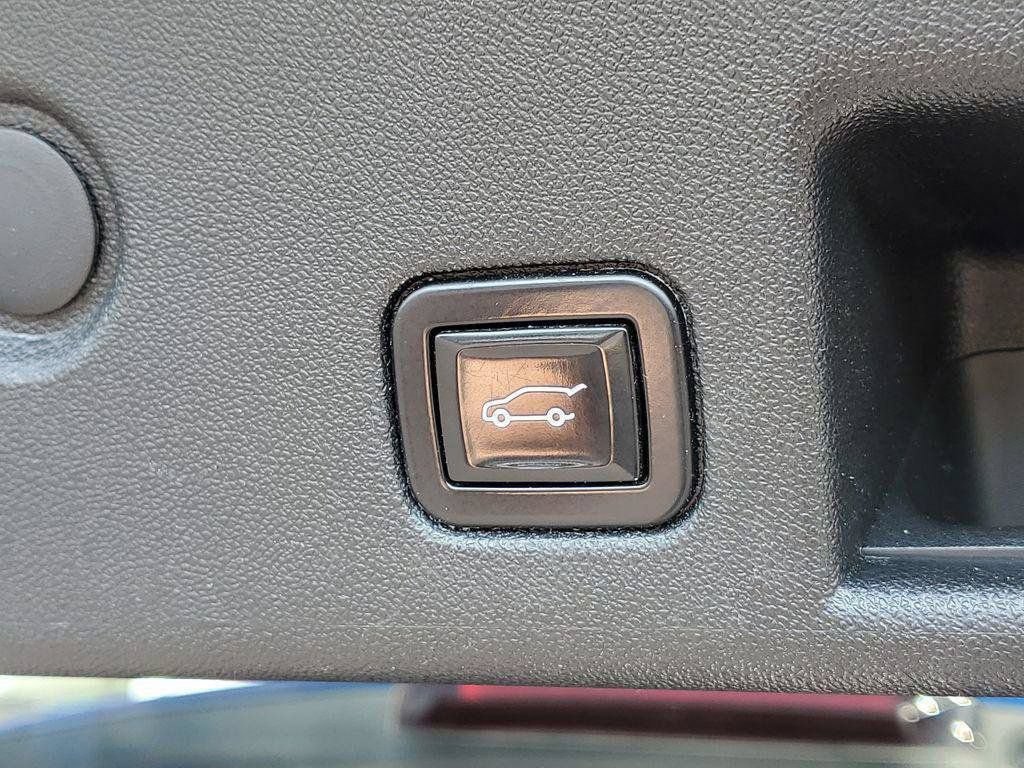 Certified 2022 Chevrolet Equinox Premier FWD image 32