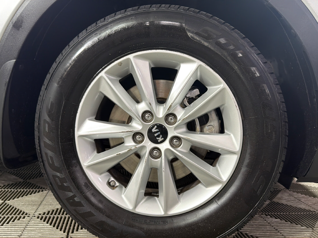 Used 2019 Kia Sorento FWD image 38