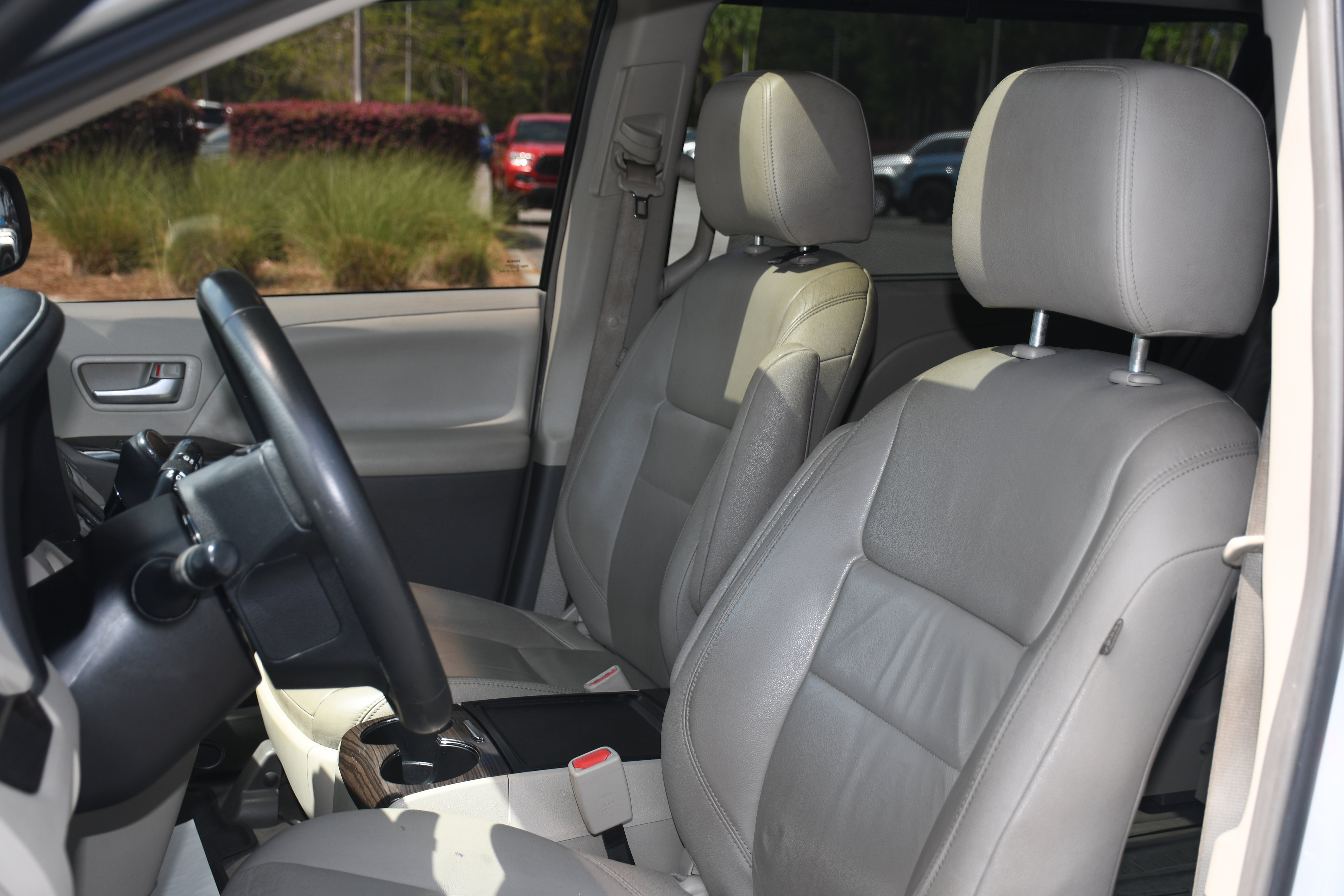 Used 2017 Toyota Sienna XLE w/ XLE Navigation Package FWD image 12