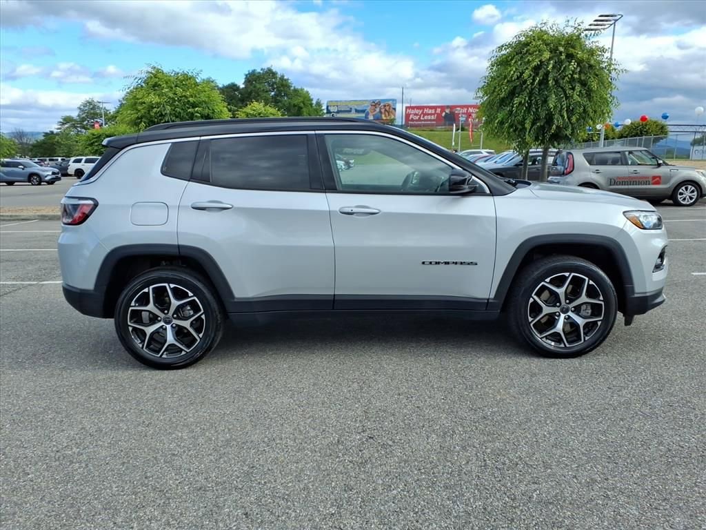Used 2025 Jeep Compass Limited AWD/4WD image 3