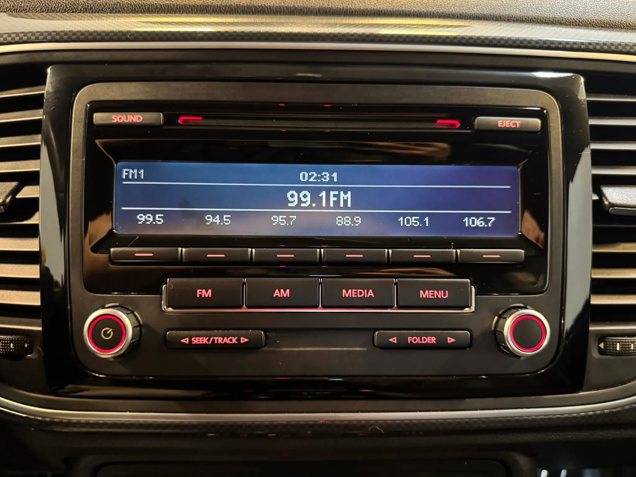 Used 2013 Volkswagen Beetle 2.0T FWD image 16