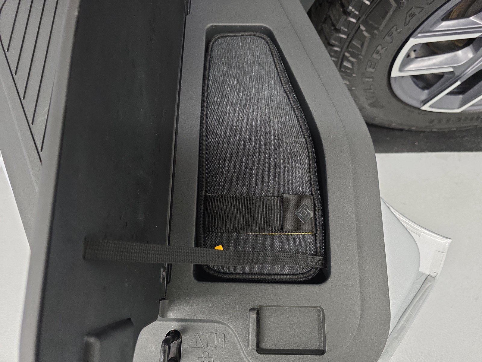 Used 2022 Rivian R1T Adventure AWD/4WD image 29