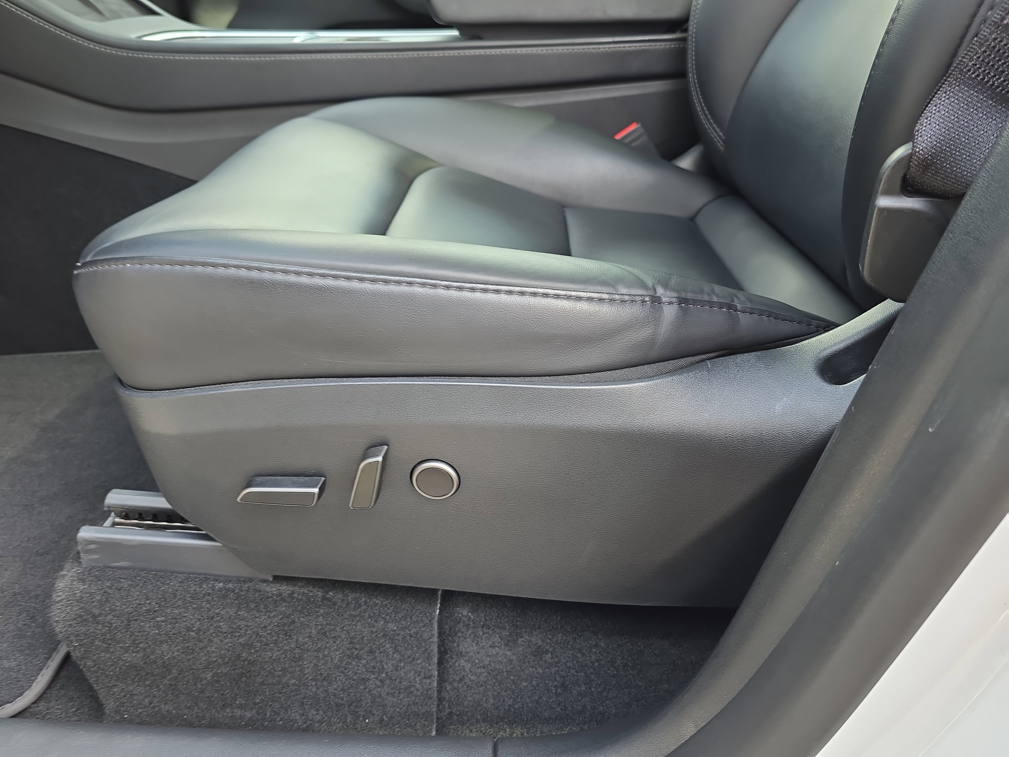 Used 2024 Tesla Model Y Long Range image 27