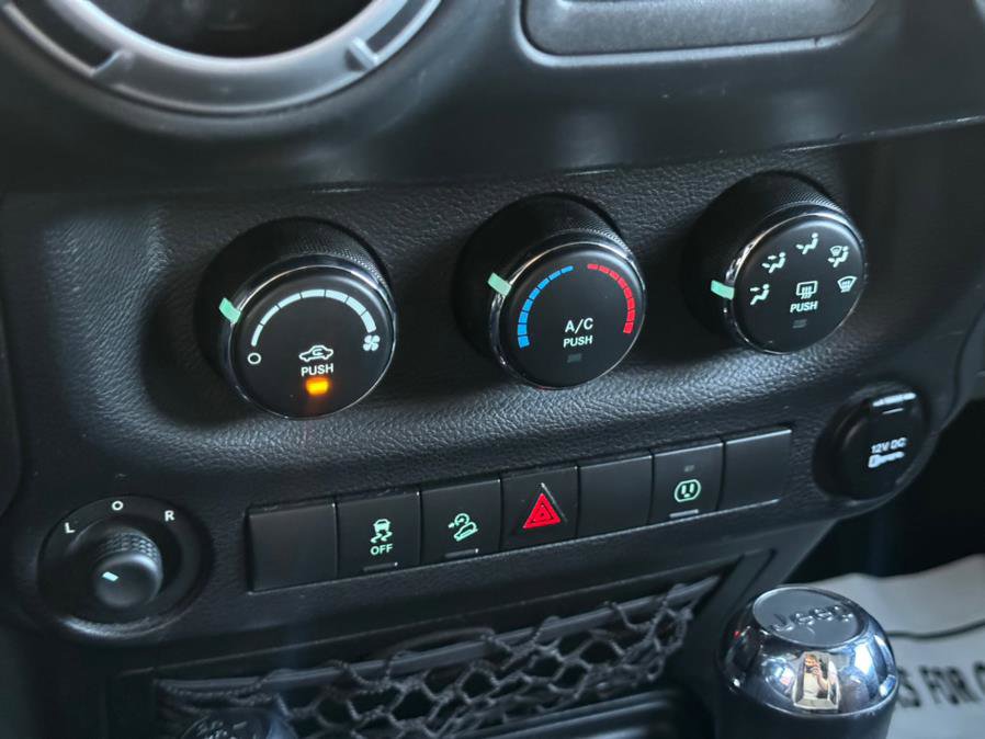 Used 2014 Jeep Wrangler Unlimited Rubicon image 18