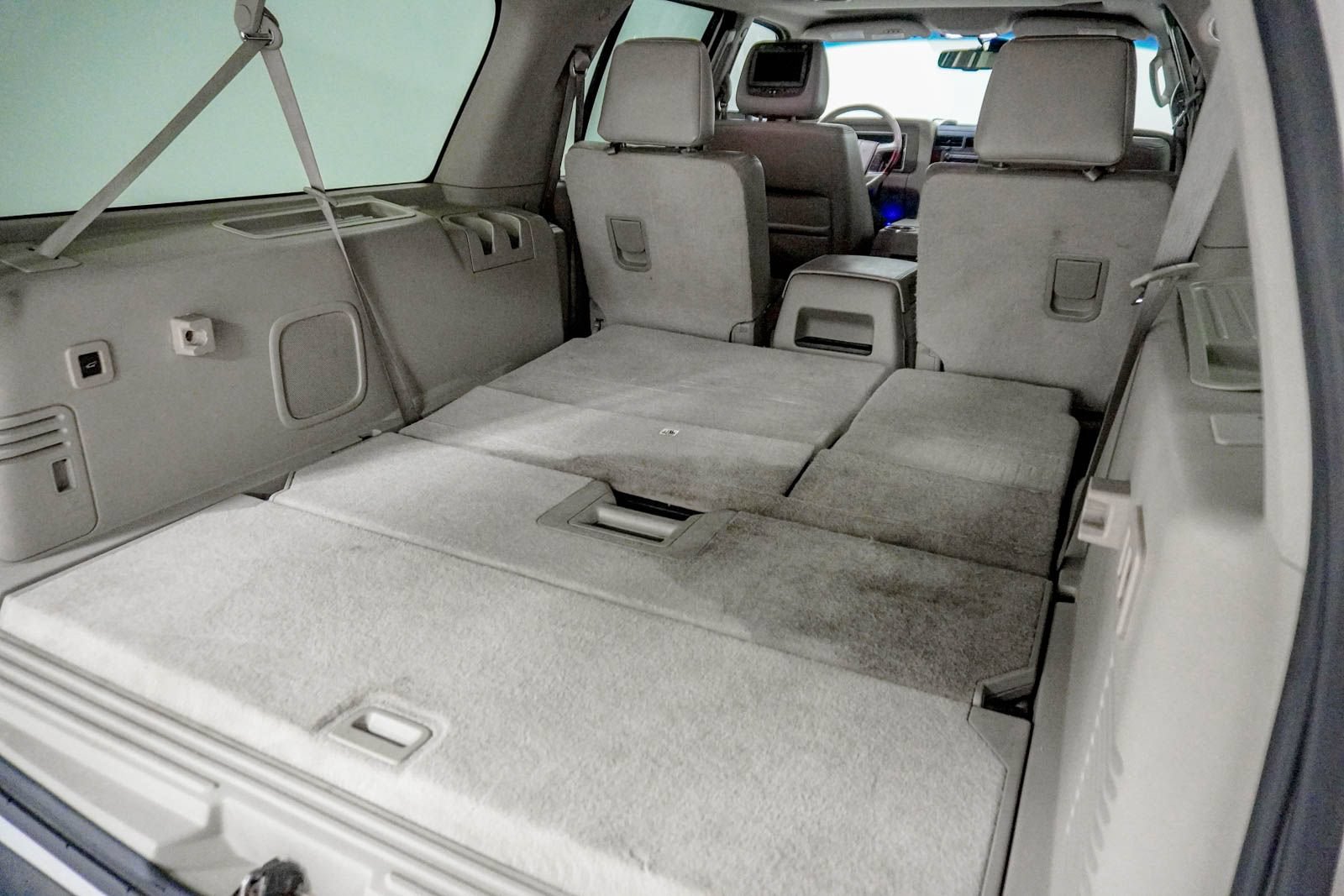 Used 2011 Lincoln Navigator L 4WD image 9