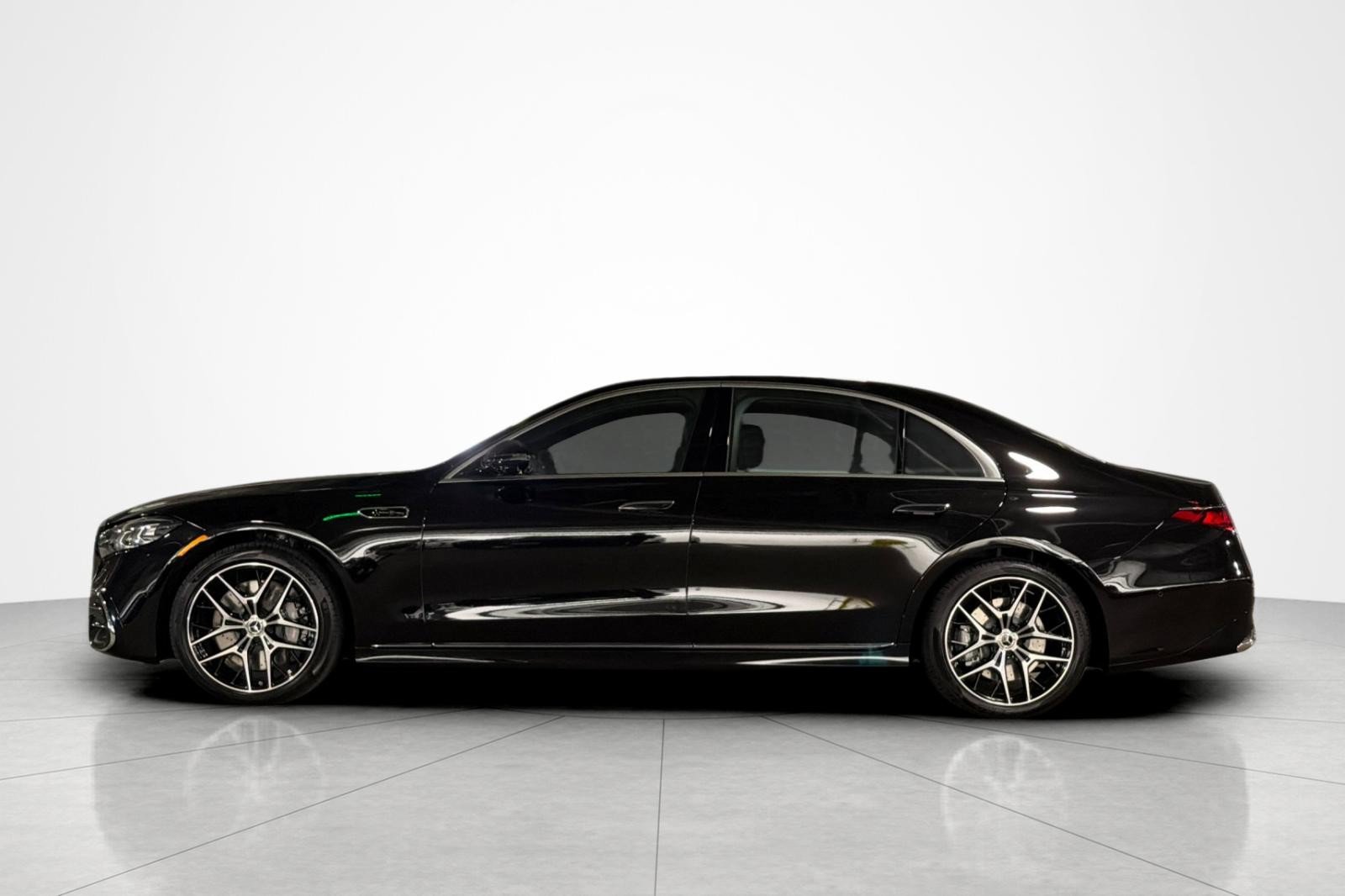 New 2027 Mercedes-Benz S 580 4MATIC Sedan image 2
