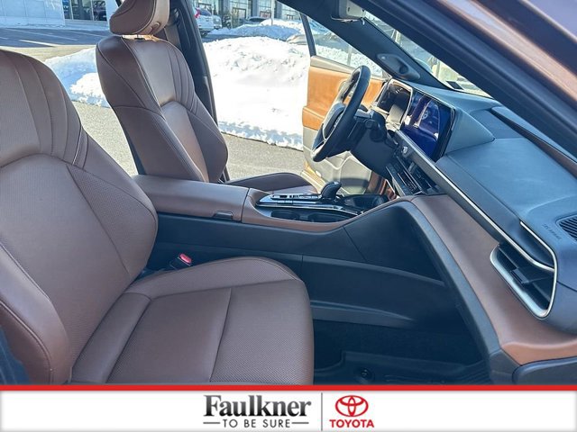 Used 2025 Toyota Crown Signia Limited image 17