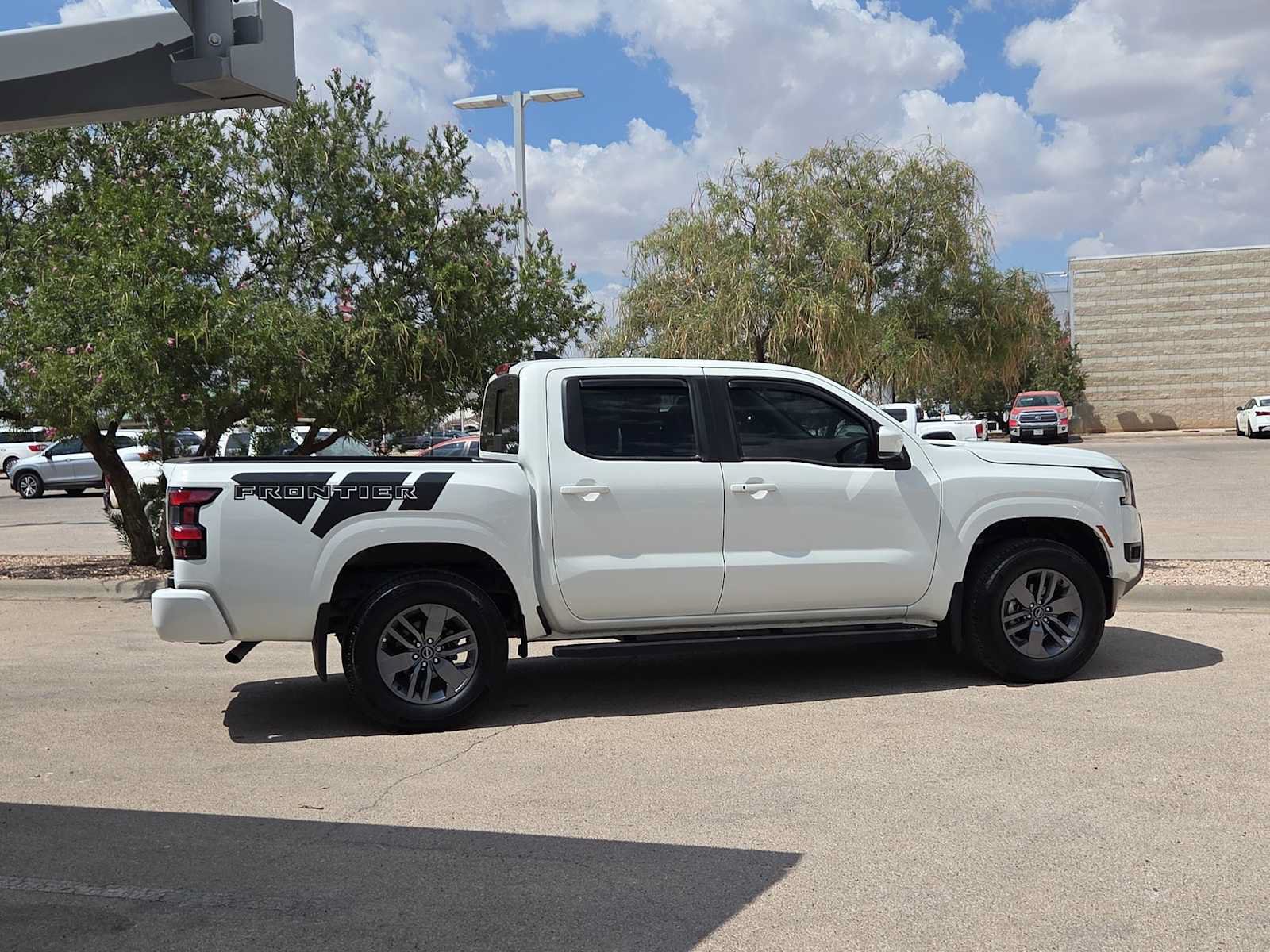 Used 2025 Nissan Frontier SV w/ SV Convenience Package AWD/4WD image 9