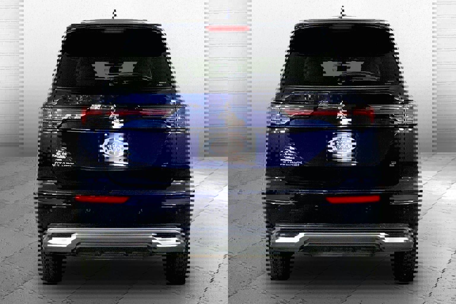 Used 2025 Mitsubishi Outlander SE image 3