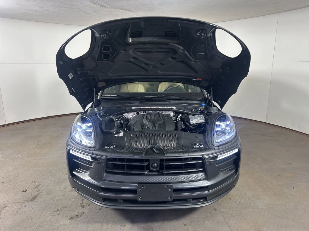 Certified 2025 Porsche Macan image 16