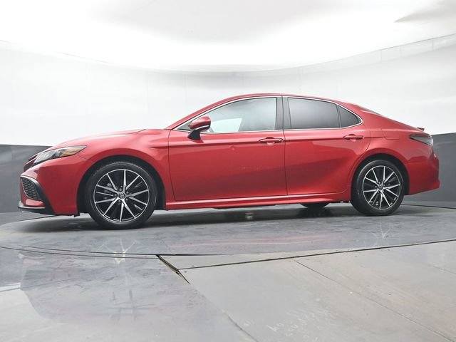 Used 2023 Toyota Camry SE w/ Cold Weather Package image 31