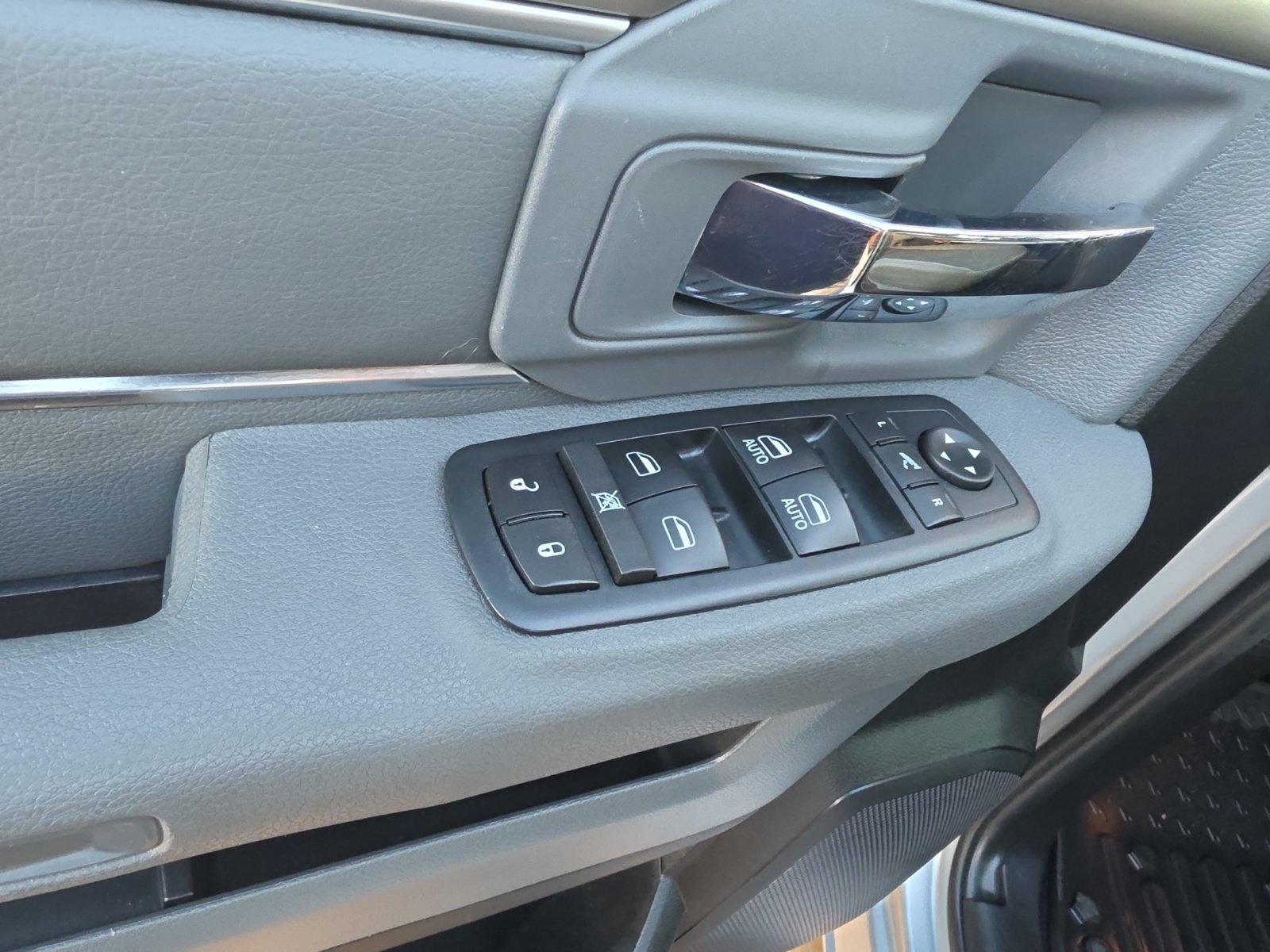 Used 2017 RAM 2500 Big Horn w/ Sport Appearance Group AWD/4WD image 11