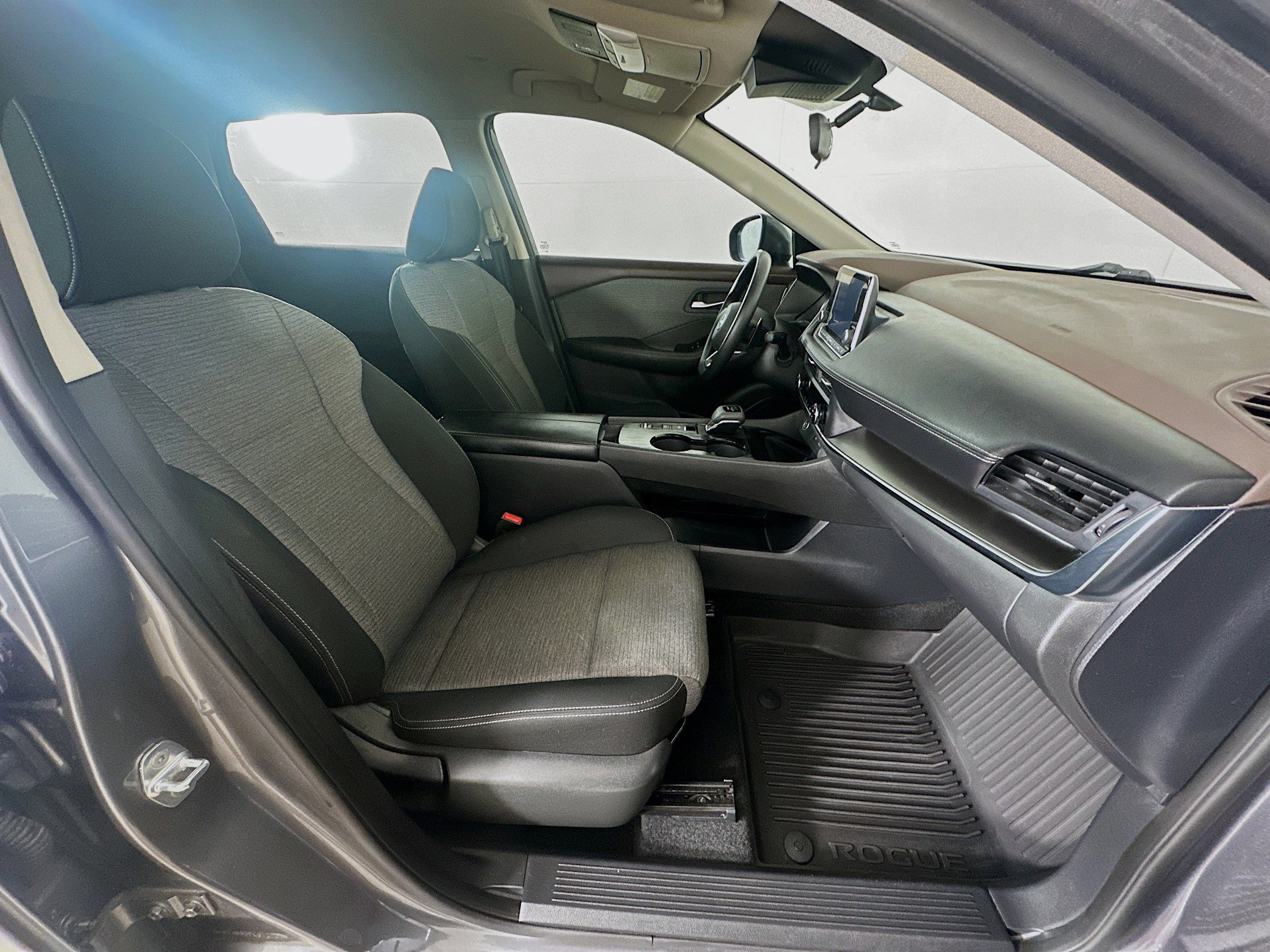 Used 2023 Nissan Rogue SV FWD image 29