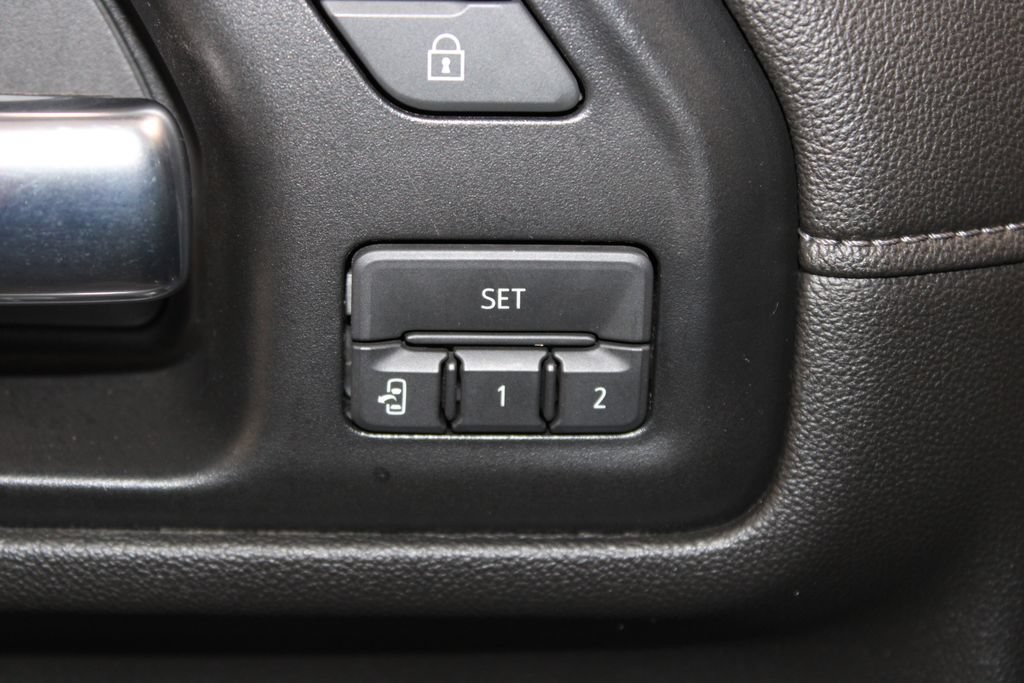 Used 2020 Chevrolet Silverado 3500 LTZ AWD/4WD image 43