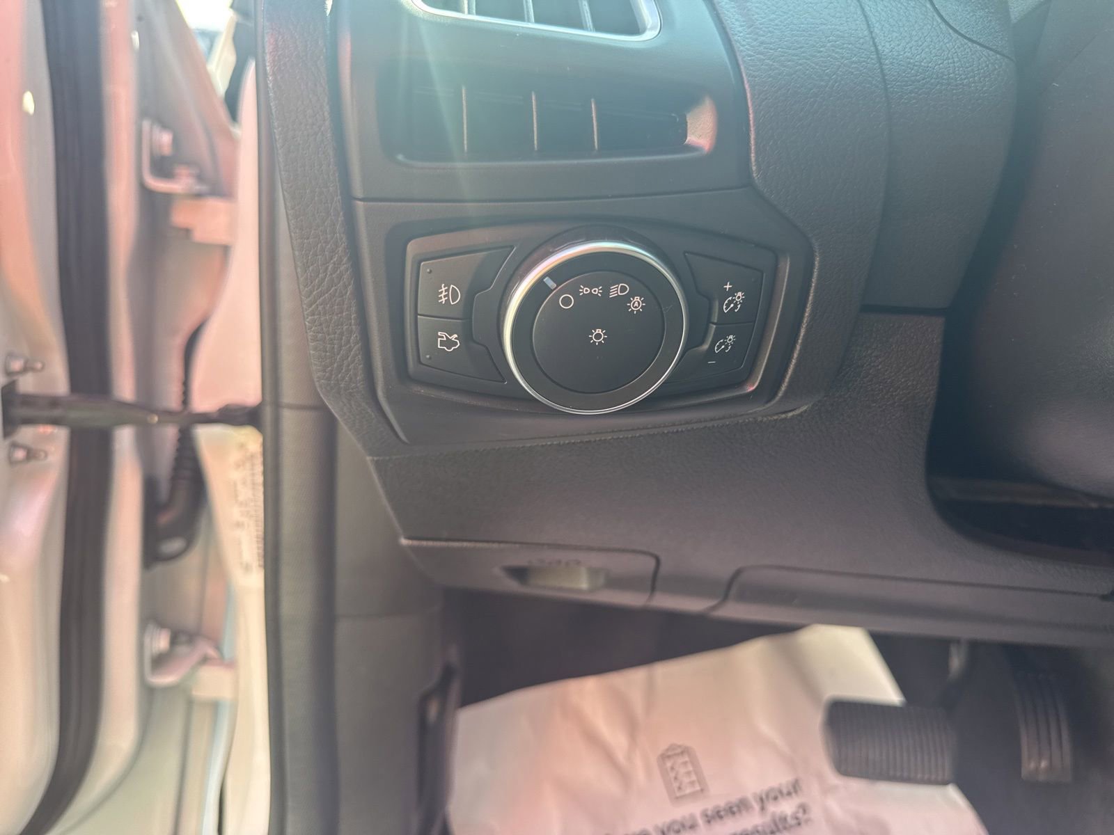 Used 2018 Ford Focus Titanium FWD image 21