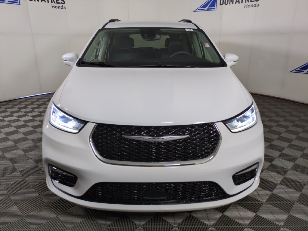 Used 2022 Chrysler Pacifica Touring-L w/ Uconnect Theater Family Group AWD/4WD image 12