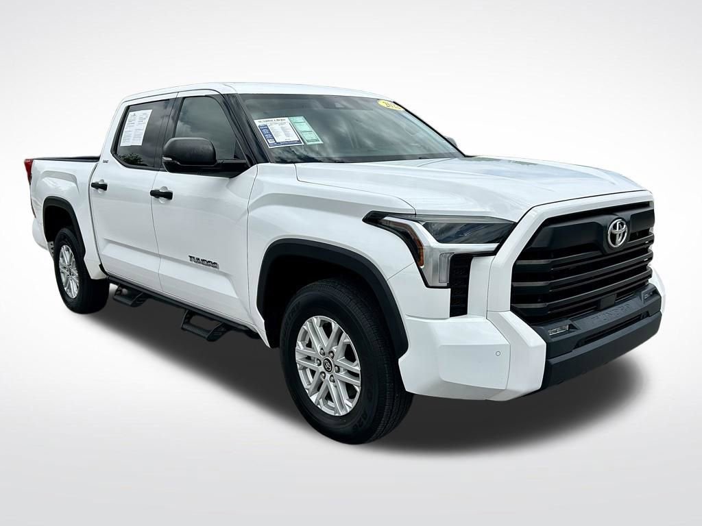 Used 2022 Toyota Tundra SR5 w/ SR5 Convenience Package AWD/4WD image 3