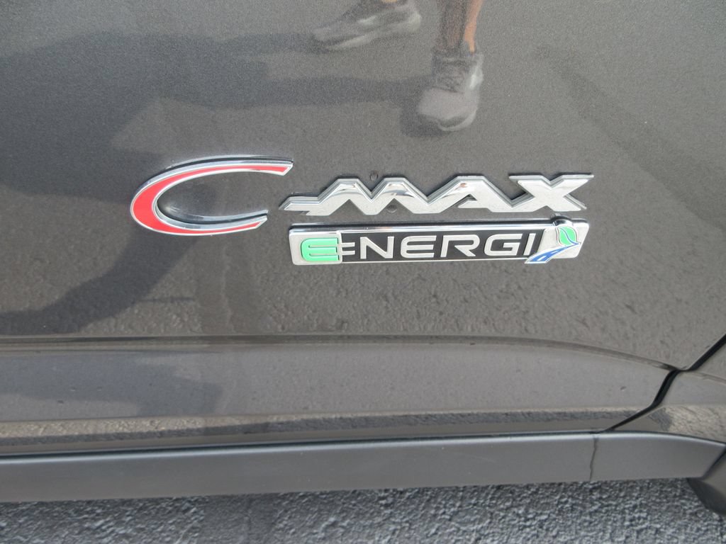 Used 2017 Ford C-MAX Energi Titanium w/ Equipment Group 501A FWD image 9