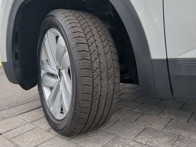 Certified 2022 Volkswagen Atlas Cross Sport SE image 35
